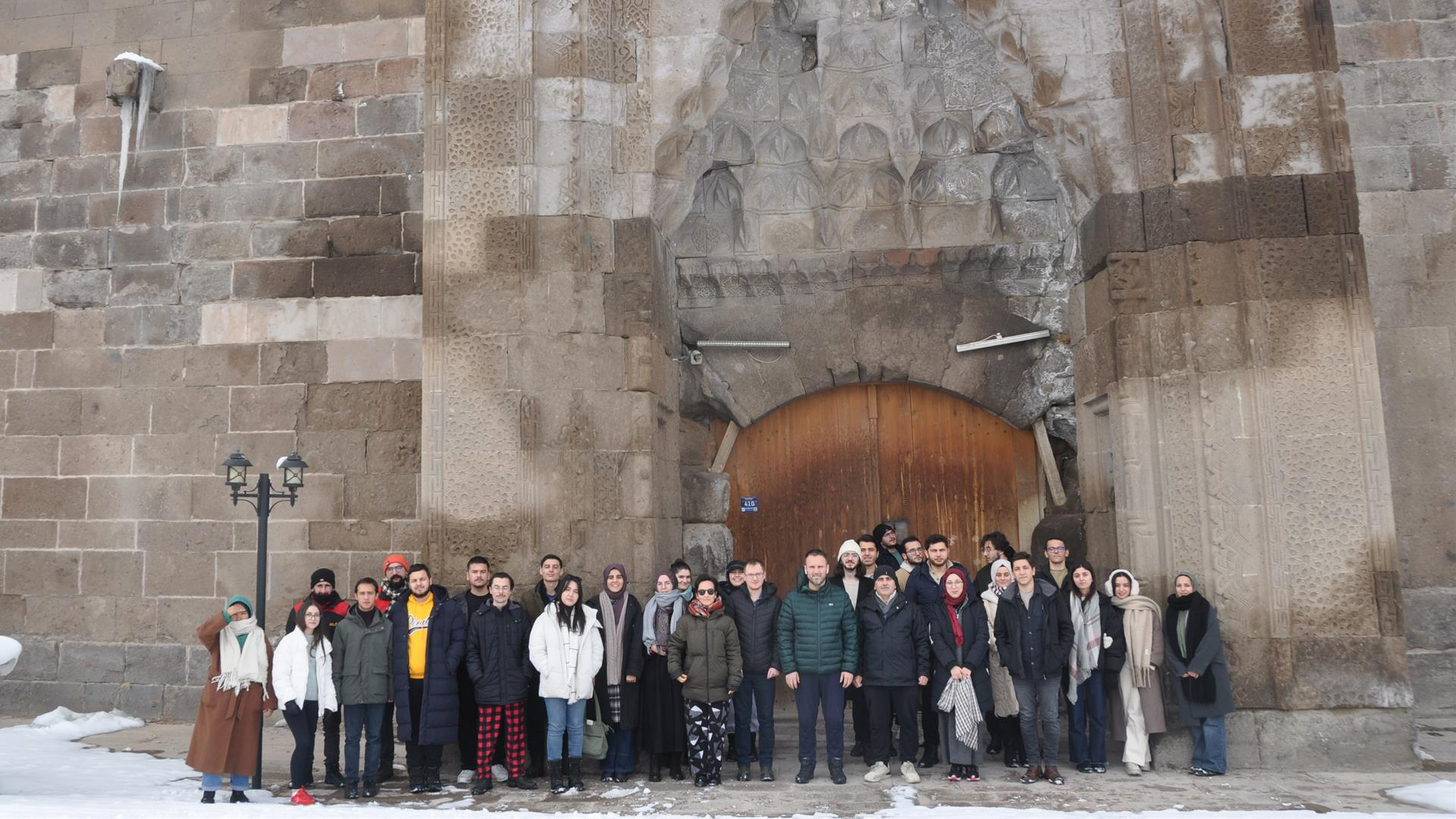 Üniversitemiz Öğrencileri Sivas, Kayseri ve Ahlat/Bitlis Bölgesinde Sahada Uygulamalı Sanat ve Kültür Dersleri Gerçekleştirdi