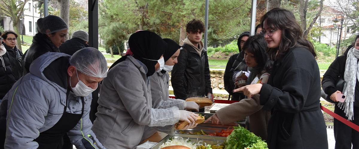 İstanbul Üniversitesi Yöresel Lezzetler Festivali, Mersin Günleri ile Devam Ediyor!
