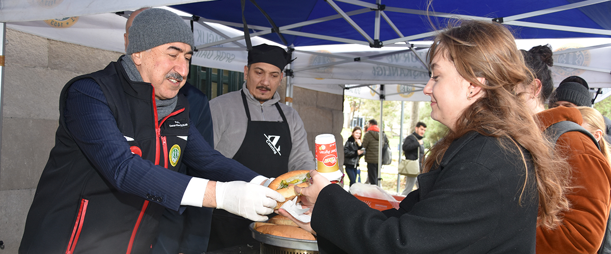 İstanbul Üniversitesi Yöresel Lezzetler Festivali, Mersin Günleri ile Devam Ediyor!