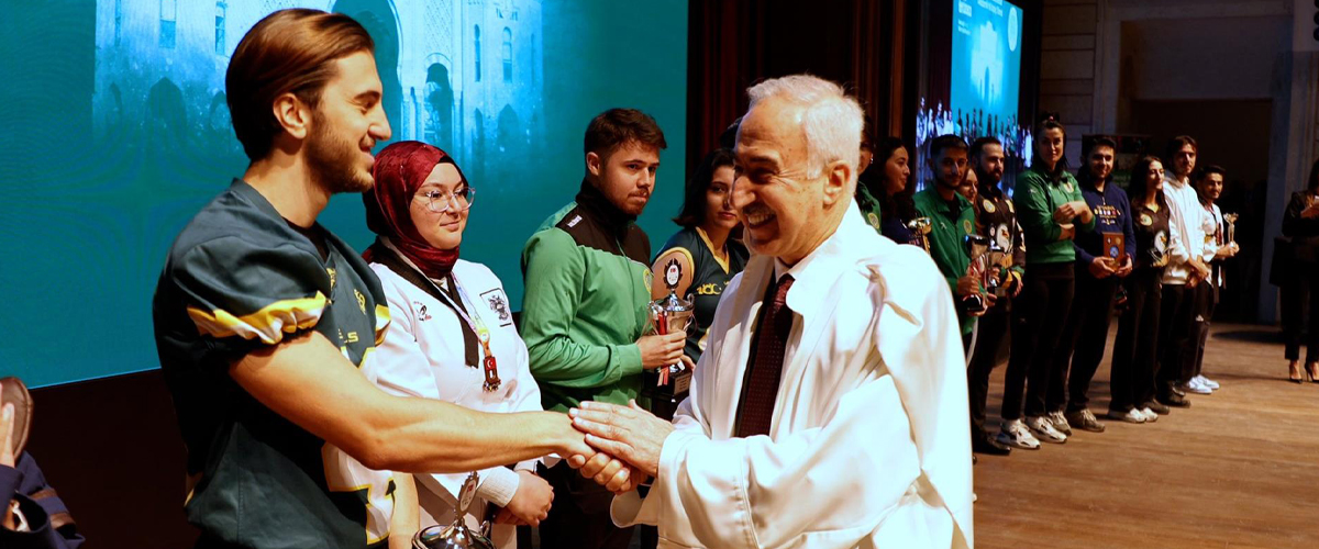 Sporcularımızdan Rektörümüze Sürpriz