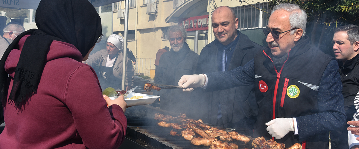 İstanbul Üniversitesi Yöresel Lezzetler Festivali 4. Etkinliği: Mangalda Tavuk Kanat